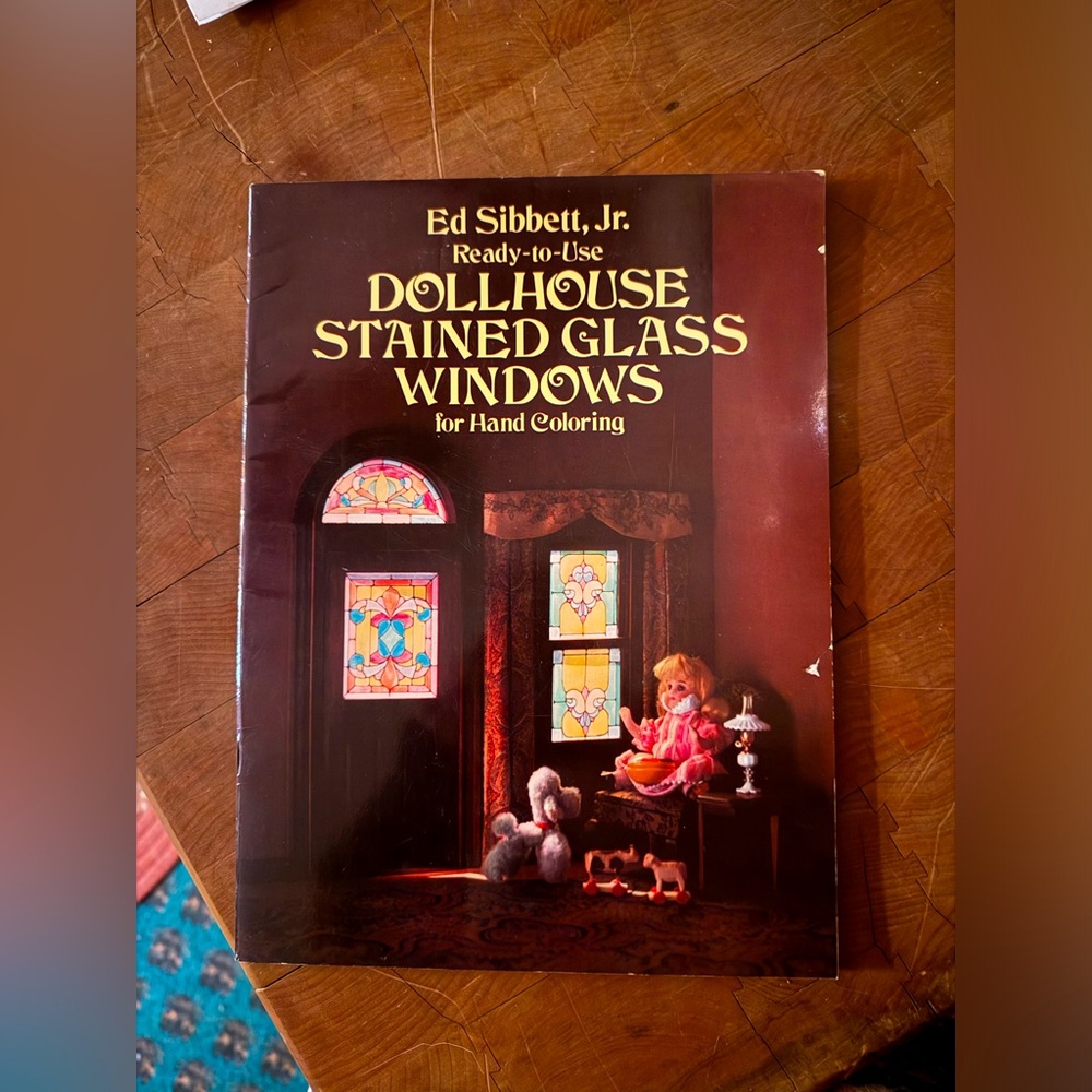 Dollhouse Stained Glass Window book 🌟